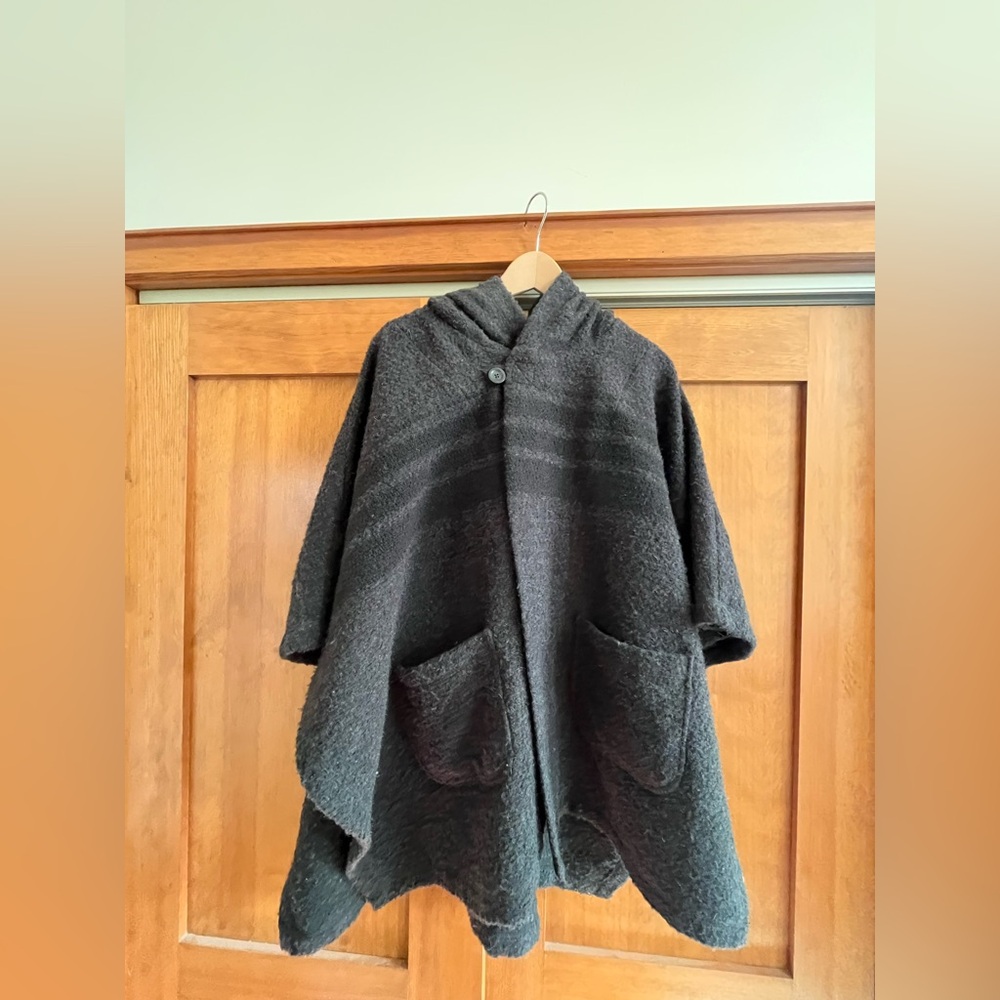 Aritzia TNA Poncho